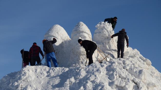 i, yaptklar almann beenilmesini dileyerek, herkesi ala davet etti.