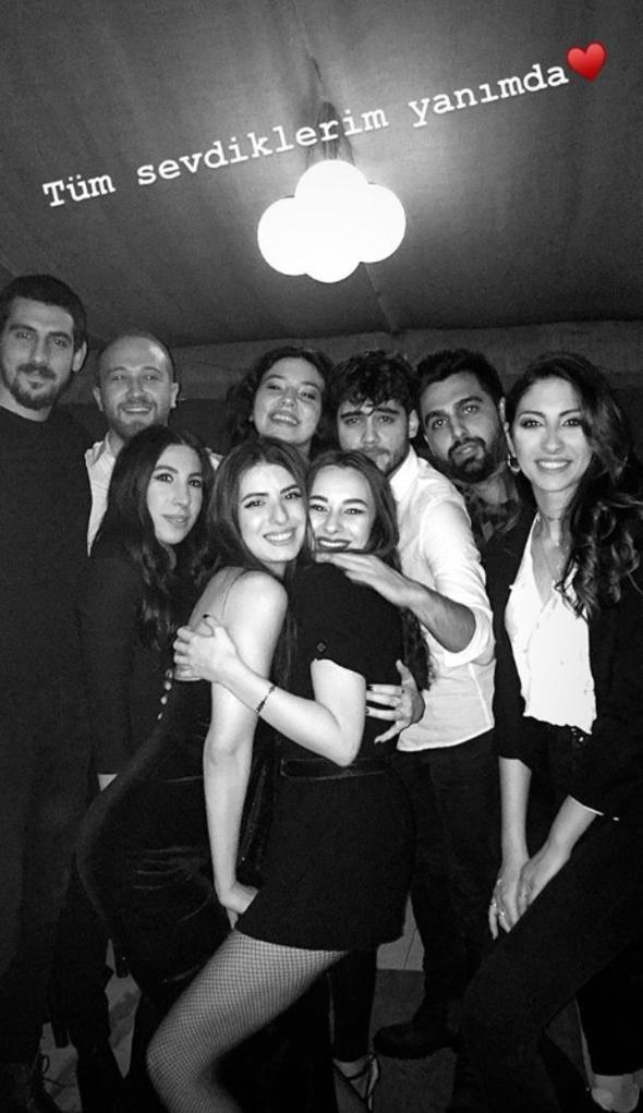 likileri evlilik yolunda ilerlerken ani bir kararla yollarn ayran Hira Koyuncuolu ile Bekay Hardal'n ayrl ksa srd.