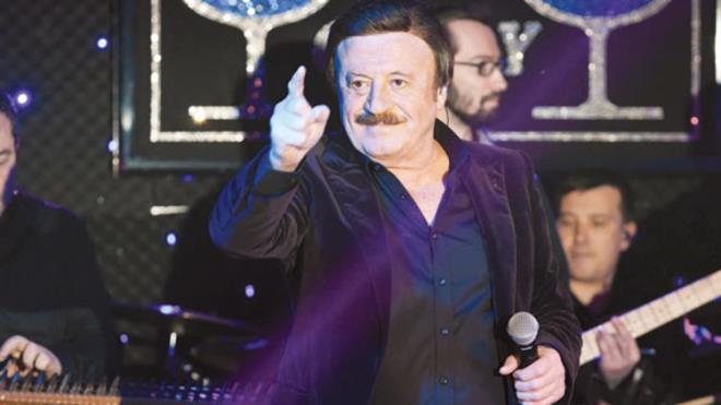 SELAM� �ahin, yeni y�l�n ilk konserini G�nay Restoran’da verdi. �ahin konserinde samimi a��klamalar da yapt�.