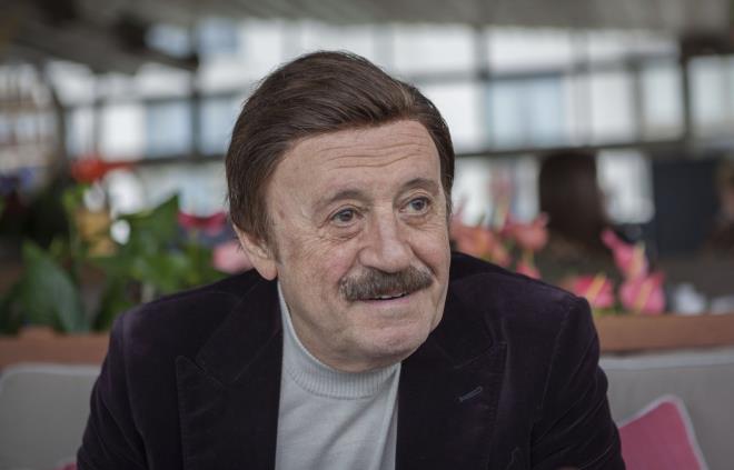 sanat��, Annesinin M�s�rl� oldu�unu ve T�rk�eyi sekiz ya��nda ��rendi�ini dile getirdi