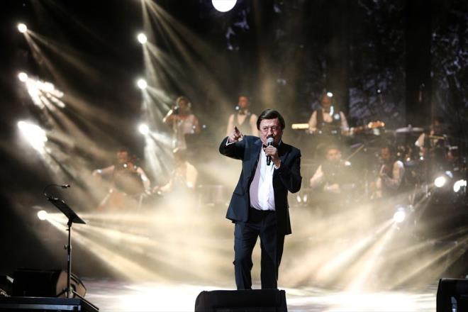 So�an ekmek yiyordum ki, anne ve babama g�nderece�im para azalmas�n diye” dedi.