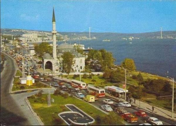 FINDIKLI  Avrupa yakasnda,Tophane-Kabata-Changir semtleri arasnda ,boaz kysndadr.Bizans dnemindeki ad Ayanyhios dur. Semtin isminin kayna net deildir.Tarihi Hammer e gre semt ismini talyanca Fanduco dan almtr.Fanducohan,konukevi anlamndadr.Bizans dneminde burada bulunan han semte ismini vermitir.Osmanl dneminde burada ilk yerleimler Kanuni Sultan Sleyman dneminde balamtr.Ky ve yamalar boyunca bulunan fndk bahelerinden dolay bu ismin verildii de ne srlmektedir.Osmanl kaynaklarnda da burada fndkl deresinin bahsedilmektedir...