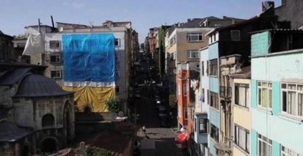 GEDKPAA  Beyazt'n gneyinde bir semttir. 1482 ylnda len, Fatih Sultan Mehmet'in sadrazamlarndan Gedik Ahmet Paa'nn trbesinin de bulunduu cami ve klliye semte ismini vermitir. Zamanla isim Gedikpaa ekline dnmtr...