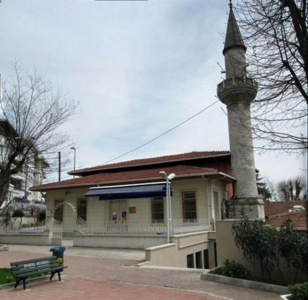 VNEZADE  Avrupa yakasnda,Beikta n bir mahallesidir.eyhl slam Yahya efendinin kk kardei Vinezade Ltfullah efendinin olu olan zzeti Mehmet efendi(1629-1681) burada oturmu,semtte bir ok hayr ileri yapm,sevilen bir kiidir. Zamannn Anadolu ve Rumeli kazaskarlarndan olan Vinezade zzeti Mehmet efendinin ad semtin ismi olarak benimsenmitir.Semtin ad zamanla ksalarak Vinezade eklini almtr.