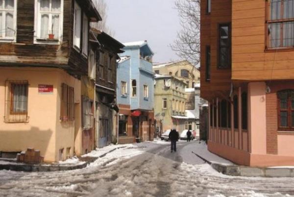 CBAL  Hali kysnda Unkapan ile Fener semtleri arasndadr. Burada bulunan sur kaps,stanbul'un fethine katlan komutanlardan Cebe Ali Bey adyla anlmaya balanmtr. Cebe Ali Bey kaps zamanla Cibali kapsna dnmtr ve smtte Cibali ismini almtr...