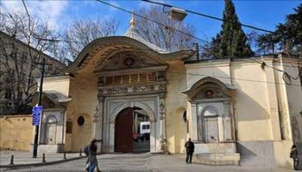 BAB-I AL: Gnmz Trkesinde "Yce Kap" anlamna gelen bu terim, aynen tercme edilerek dier dnya dillerine de girmitir.