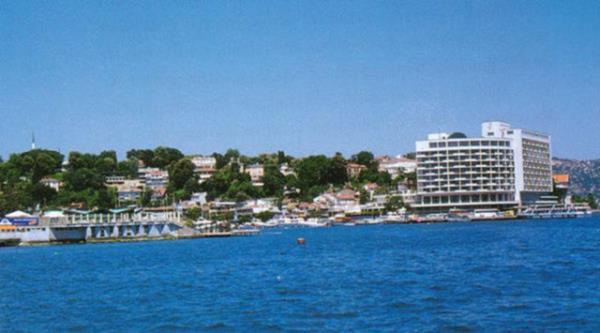 TARABYA  Avrupa yakasnda,Boaz kysnda,Rumelihisar-Yeniky arasndadr. Havasnn temizlii,gzellii sebebiyle Antik ada Pharmacias sonralar Therapie (Tedavi,yiletirme) simleri ile anlyordu.Semtin ad zamanla Tarabya ekline dnmtr.