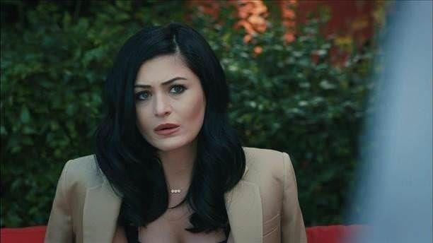 "UTAN VERC"  "...Tartmann, benim amdan giyim, kuam, trban, ba rts gibi kiisel tercih ve zgrlklerle ilgisi yoktur, olmamistir olamaz da. Ancak tam tersi, sz konusu kiiler mekanda beni grdkleri andan itibaren benim tercihlerimden rahatsz olduklarn ortaya koymulardr.