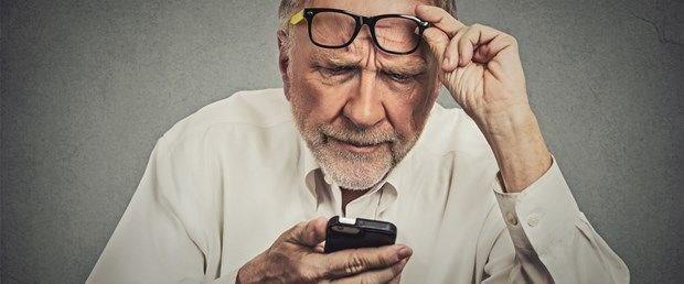 4. H�cre yenileme kapasitemizi yitiriyoruz  H�crelerimizdeki hasarl� unsurlar�n birikmesini �nlemek i�in, v�cutlar�m�z s�rekli olarak h�cre sto�unu yenileme kapasitesine sahip. Ancak bu kapasite ya�land�k�a azal�yor. Daha sonra h�creler i�e yaramayan ya da toksik proteinleri biriktirmeye ba�l�yor. Bunlar�n baz�lar� Alzheimer ve Parkinson hastal�klar�yla ve kataraktla ili�kilendiriliyor.