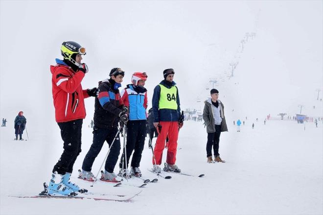 Y�lmaz, proje kapsam�nda yap�lacak analiz ve master plan� �er�evesinde yeni mekanik ta��y�c�lar, y�kleme alanlar� ve kayak d��� faaliyet alanlar�, yapay kar yap�c�lar� ile, tesislerin daha uzun s�re insanlara hizmet verece�ini s�zlerine ekledi.