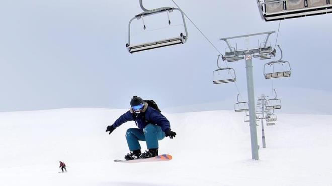 Yat�r�mlar�n bir�ok insana istihdam imkan� da sa�layaca��n� ifade eden Y�lmaz, vatanda�lar�n kar keyfini daha g�zel bir ortamda ya�amas� i�in tesise ge�en y�l 1600 ara�l�k ek park alan� haz�rland���n� bildirdi.