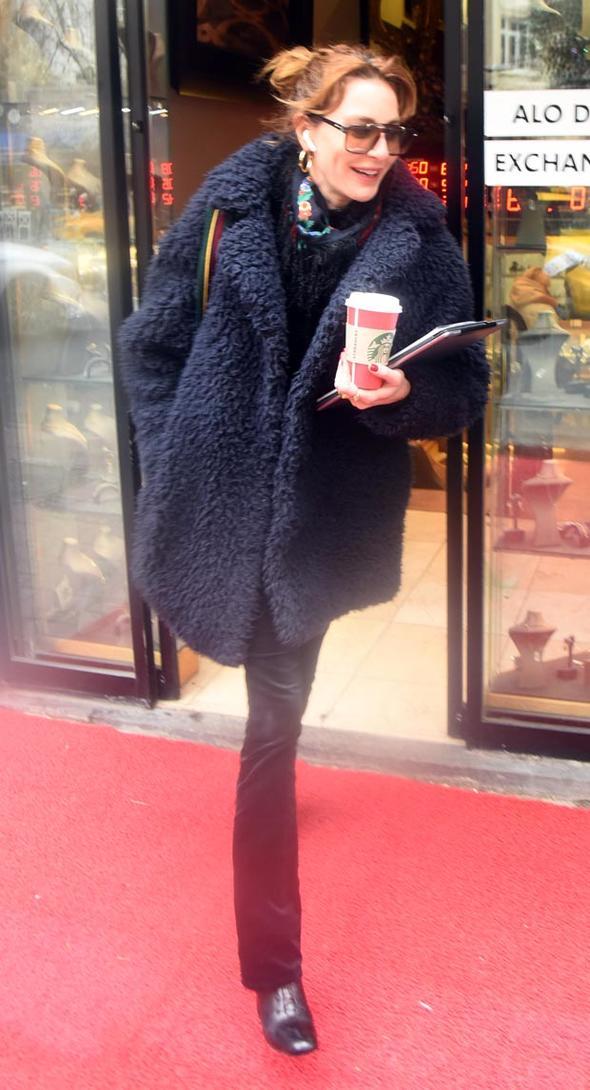 Skan, Alman kaleci Loris Karius&#8217;un kendisiyle tanmak iin Instagram&#8217;dan mesaj att haberleri hakknda &#8220;Daha nce de aklama yaptm. Vallahi yok yle bir ey, DM&#8217;den yazmad&#8221; dedi.