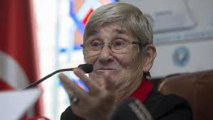 'ORTA GELRL GNDE 10 YUMURTA YESN'    Bteye uygun salkl beslenme iin Karatay, gnde 10 yumurta yenilmesini syledi.     Salkl bir yaam iin atlacak ilk adm iin ise Karatay; bol tuzlu su iilmesini tuzun ise kristal kaya tuzu olmasn sylerek 'tuz olmadan hayat olmaz' dedi    canan karatay, ay imeyin, kelle paa