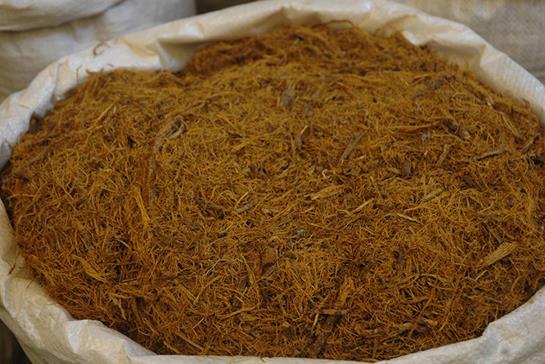 Meyankk<br>    ster sindirime yardmc olmak iin, isterse bitkisel are olarak veya yemeklere lezzet katmak iin; meyan kkn dikkatli kullanmanz gerekir. nk meyan kkndeki kimyasallar zellikle organ nakli sonras kullanlan ilalar kiinin vcudunun reddetmesine yol aabilir.