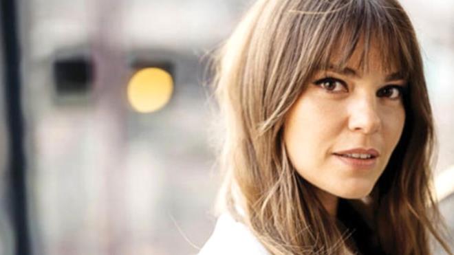 nl oyuncu Asl Enver, sosyal medya hesabndan 19 yl ncesine ait fotorafn takipilerinin beenisine sundu. Enver fotorafa, "2000-2019... pilav gn" notunu ekledi.