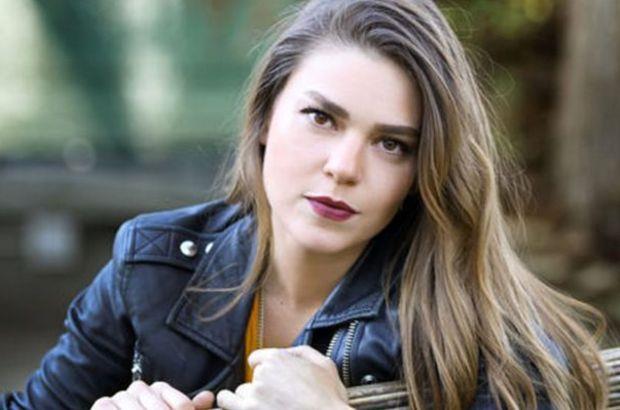 MELSA SZEN LE OKUL ARKADAI IKTI  <br>  Sevgilisi Murat Boz ile baran Enver lise arkadalaryla bulutu. Sosyal medya sayfalarndan bu fotoraflar paylaan grup altna "2000-2019... Pilav gn" notunu ekledi. Oyuncu Asl Enver ve meslekta Melisa Szen'in ayn lisede okuduu ortaya kt.