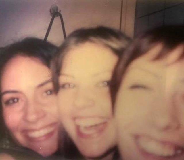 "KEYFLER YERNDE TAB"    Asl Enver'in takipileri de paylama sessiz kalmad. Enver'in bir takipisi paylama, "Ne kadar gzel bir arkadalk." yorumunu yapt. Baka bir takipisi, "Murat Boz ile de bartn keyifler yerinde tabi." yorumunu yapt.