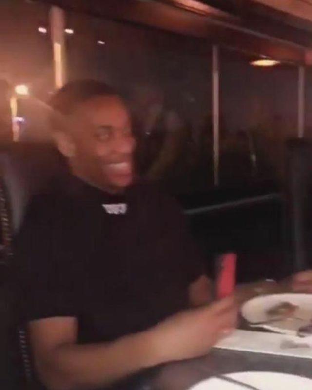 Romelu Lukaku, Nusret'in ovunu sosyal medya hesabndan paylarken, Martial ve Andreas Pereira'da onlara elik etti.