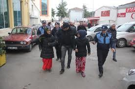 DAR PARA CEZASI UYGULANDI    Ekiplerce toplamda 13 yabanc uyruklu ve Trk dilenci gzaltna alnrken dilenciler idari ilemleri yaplmak zere Bykehir Zabta Daire Bakanlna ait dilenci toplama merkezine gtrld. Tespit edilen dilencilere 153 lira idari para cezas kesildi ve zerinde kimlikleri olmayan dilenciler de kimlik tespiti ve gerekli ilemlerin yaplmas iin l G daresine teslim edildi.