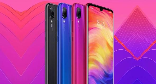 Redmi Note 7&#8217;nin en dikkat ekici ksm kesinlikle fiyat olacak. Siyah, mavi ve krmz renk seenekleri bulunan cihazn fiyat RAM ve depolama seeneklerine gre deiiyor. <br>3 GB RAM + 32 GB depolamaya sahip model 147 dolar fiyat etiketiyle gelecek. 4 GB RAM + 64 GB depolama 177 dolar, 6 GB RAM ve 64 GB depolama ise 206 dolar olarak duyuruldu.
