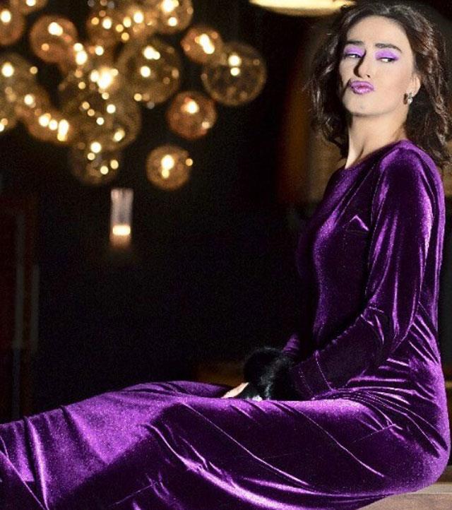 Konsere gelen Yldz Tilbe hayranlarnn sahnede gerginlik olduunu anlamas zerine nl sanat, konserini erkenden bitirmek zorunda kalmt.