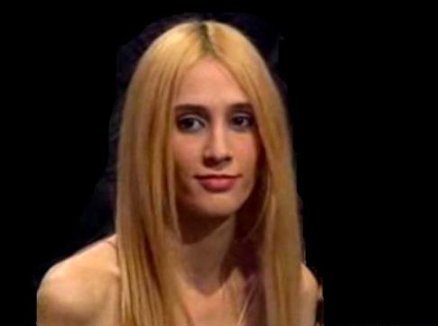 2008 ylnda ilk kez Kanal D ekranlarnda yayn hayatna balayan ve yaynland her hafta ak ara reyting rekorlar kran elence program ok Gzel Hareketler Bunlar' hatrladnz m? Birbirinden nl oyuncular iin byk frsat olan programdan syrlan isimlerden biri de Zeynep Koak oldu.