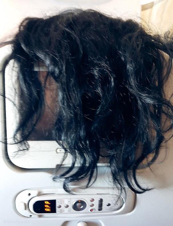 Srekli nndeki koltuu tekmeleyenler, ilgisiz ebeveynler, uu grevlilerine kaba davranan yolcular ve yanndakileri rahatsz edecek kadar rahatlndan dn vermeyenler listenin zirvesindeki yerlerini kimselere kaptrmyor.