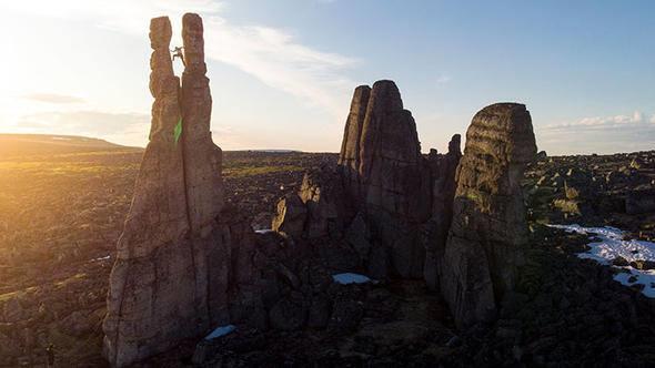 Sheffield niversitesi'nde profesr olarak grev yapan Dave Petley, kmeye yol aan sebebin depresyon ya da sert krlma olabileceini ifade ediyor.