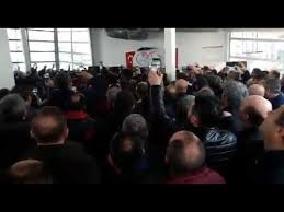 EYT'lilere CHP zmir milletvekillerinden Kani Beko ile Atila Sertel'in yan sra Y Parti Genel Bakan Yardmcs ve zmir Milletvekili Aytun ray da destek verdi.    'OYALANARAK MADUR EDLDK'      KAPAT [X]    EYTSYDD Genel Bakan Gnl Boran zpark, yapt konumada siyasi bir gayelerinin olmadn ifade ederek, "Bu memlekete en fazla emek veren insanlarz. Bizden ncekiler 38 yalarnda emekli olduklar iin bu bir iddia deil, tartmasz bir gerektir. Yanl alg yaratmaya alan insanlarn syledii gibi bizim, '38 yanda emeklilik' gibi bir hedefimiz yok. Sadece bir yasann geriye doru iletilmesinin, hukuki ve mantksal olarak doru ve adil olmadn sylyoruz" dedi.