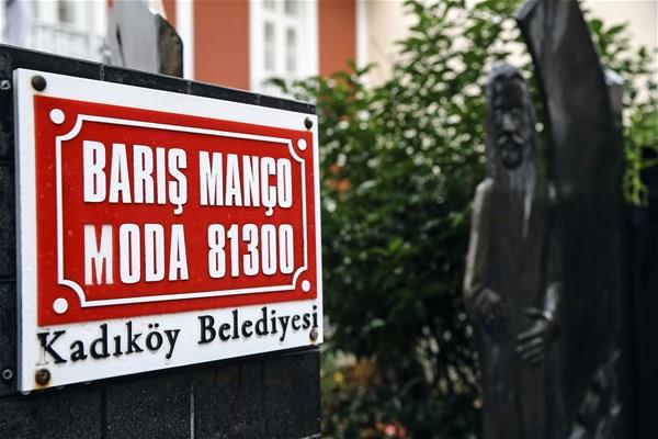 arklaryla yetikinlerin olduu kadar ocuklarn da gnllerinde  taht kuran Bar Mano'nun yaad, eserlerini rettii ve Kadky Belediyesi  tarafndan mzeye dntrlen Moda'daki evi de yaryl tatilinde ziyaretilerini  bekliyor.