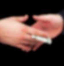 Alsancak Polis Merkezi'nde Cogun'un ifadesini alan polis memuru Sadk . iddiaya gre pheliye cebinde ne kadar paras olduunu sordu. Cogun'un cebindeki nakit 800 liray alan polis memuru Sadk . daha sonra pheliyi serbest brakt. Bana gelen olay emniyette alan bir yaknna anlatan Cogun, 'adli para cezas' diye kendisinden rvet alndn anlaynca Konak le Emniyet Mdrl'ne giderek ikayette bulundu. Harekete geen zmir Emniyeti Gasp Bro Amirlii ekipleri, iki pheli polisi gzaltna alarak karakoldaki kamera kaytlarna el koydu. Kamera kaytlarnda polis Sadk .'nin 800 liray rvet olarak ald, parann bir ksmn da dier polis memuru Erol E.'ye verdii belirlendi. Polis Erol E.'nin kameralara yansyan grntsnde ise paray alp cebine koyduktan sonra sinkafl bir el hareketi yapt da gze arpt. Polis memurlar nbeti mahkemece tutukland