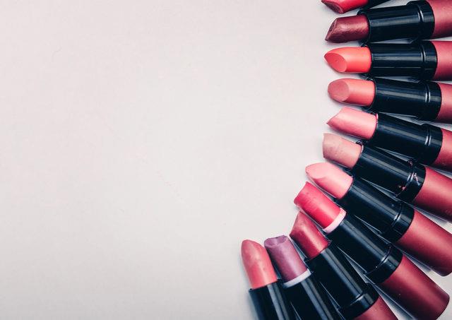 lenmi hazr gdalar, ekmekler, konserverler, salata soslar ve kzartmalarda tercih edilen bir ya tr. eriinde Omega 3,6,9 yalar bulunur. A,D,E ve K vitamini ierir. Ancak zararlar o kadar fazla ki bu saydmz yararl vitamin ve mineraller, dier etkilerinden dolay faydalarn gsterememektedir.    Gda sektrnn yan sra kanola ya; sentetik lastik, ruj, gazete mrekkebi, bcek ilac ve sabun yapm gibi alanlarda kullanlmaktadr. Birok Avrupa Birlii lkesinde kanola yandan biyolojik dizel elde edilir.