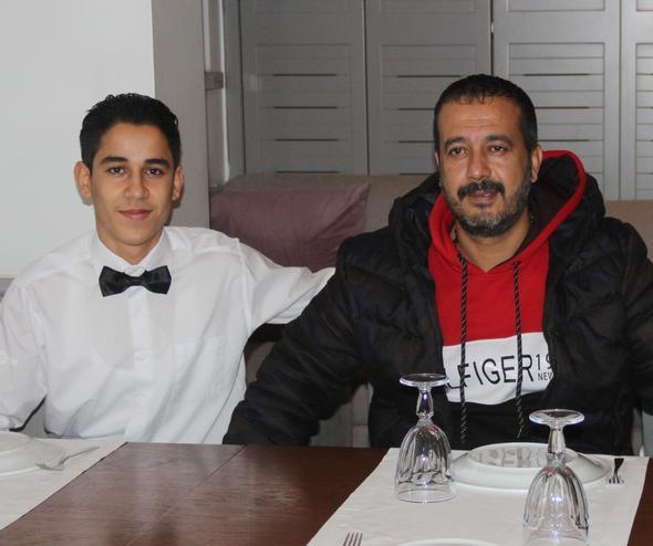 almay ok sevdiini syleyen Muhammet Kendirci, &#8220;ahin&#8217;le beraber dnlerde havaya atlan paralar toplayarak almaya baladm. Mslm filmine ahin seilince ailece ok mutlu olduk. Sesi ve kendisiyle ok gururlandm. Ben kendi sesimi pek beenmiyorum. Ben ark syleyerek deil alarak hayatm devam ettirmek istiyorum&#8221; diye konutu.