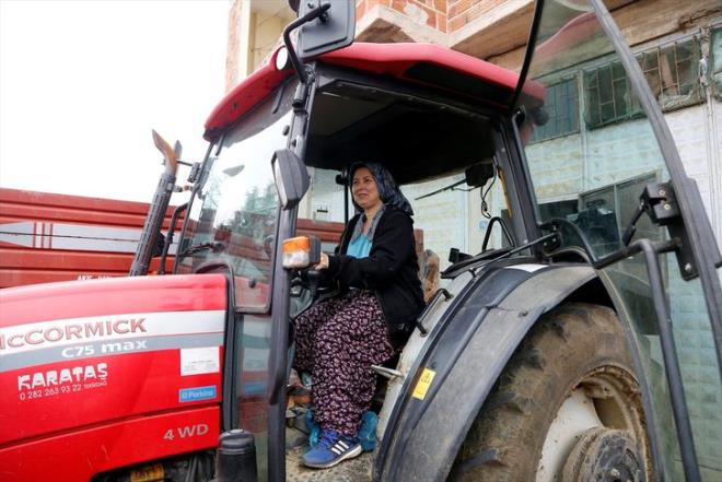 Ayn zamanda organik tarmla da urayorum. Hi hormon, kimyasal gbre ve ila kullanmadan organik soan retimi yaptm. ok gzel oldu. imdilik kendi rnlerimizi kullandmz yiyebileceimiz kadar retiyorum. Organik tarma baklagillerle devam edeceim. Nohut, fasulye ve bakla tarz rnler ekeceim. nallah hedefim bunlarn satn da yapp gelir elde etmek."