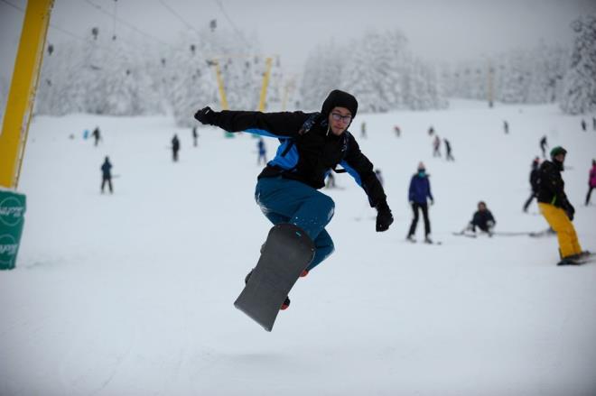 Trkiye'nin en nemli k ve kayak sporlar merkezlerinden olan Uluda'da yar yl tatilinin yaklamasyla birlikte otellerde doluluk oran yzde 80-90'lara ulat.