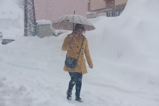 Uzun yllardr byle bir k grmediim iin epeyce zlemitim. Tatilimi uzattm. Bir ay daha kalmay dnyorum.