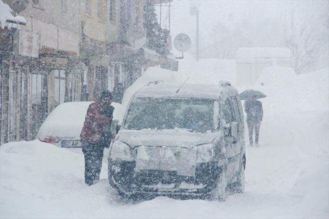 Bir ok vatanda kar ve souk hava nedeniyle yaanan skntlar dile getirirken, bazlar da kar yandan dolay duyduu memnuniyeti aktard.