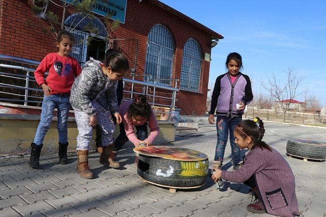 Vali nl, k artlarnn ar yaand bu gnlerde sokak hayvanlarnn dnlmesi gerektiini belirterek, unlar kaydetti: