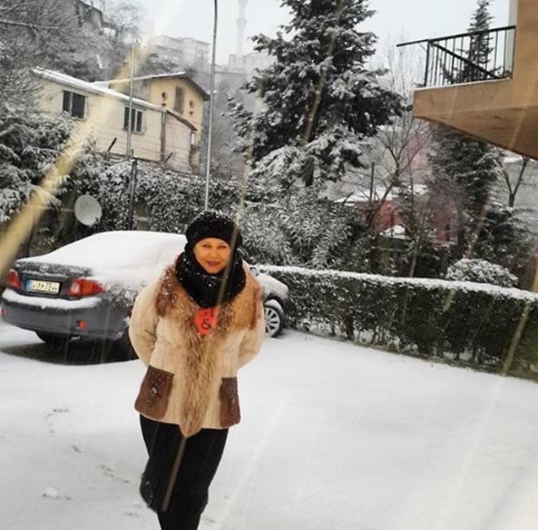 * Umrede yaadm eyler, o atmosfer&#8230; Rabbim herkese nasip etsin. Oraya bir ok insan gidip geliyor. Oradan bir ey almak, sana bir eyler katmas nemli olan bu.