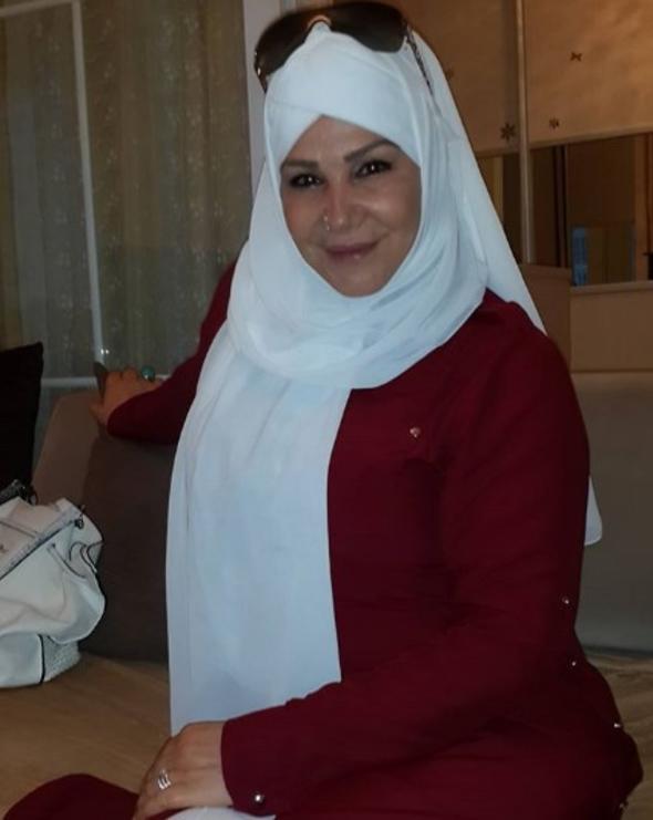 * Umreye gitmek nasip oldum. Kabe&#8217;yi ilk kez gren insanlar dua ediyorlar ve o duann kabul olduunu sylerler. Gitmek nasip oldu. En bata salk diledim.