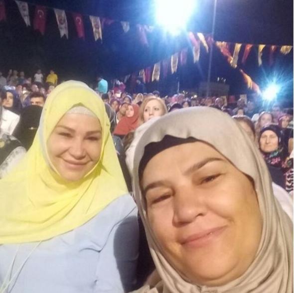 * Dndmde beni ameliyata alacaklard. Klen kitleler alnacakt. &#8216;doktora bende bir ey yok, iyileti onlar&#8217; dedim. Doktor &#8216;Hayr bizim bakmamz lazm&#8217; dedi. Sonra ameliyata girdim, ktktan sonra doktorum &#8216;ok kr tertemizsin, bir eyin yok dedi&#8217;