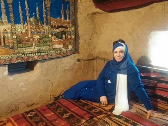 * Ben dinimizi rendikten sonra ark sylemeyi braktm. nk kadn sesi gnah&#8230; Konumak deil. lahi de syleyebilirsin&#8230; Ama kadnlar arasnda.