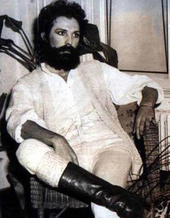 Hele 2 kz karde hocamz vard, biri tarih dieri corafya hocas gzellikleri hala gzmn nnden gitmez. Deliydik ama ne kadar saf deliymiiz meer. Fotoraf grp hatrlayanlar olur da yazarsa ok sevinirim. Gzel gemi gnlere selam olsun.