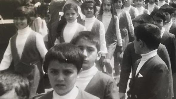 nl oyuncu Cem Davran sosyal medya hesabndan ilkokul gnlerine ait bir fotorafn paylat.