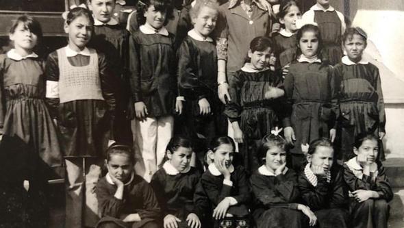 arklar ile mzik dnyasn sallayan nl isim ilkokul fotorafn Instagram'da takipileri ile paylat ve 'Beni bulabildiniz mi?' diye sordu...