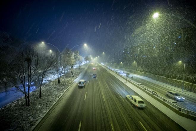 DRT LAST BRLKTE DETRN  Lastiklerden sadece ikisini k lastiiyle deitirmek ciddi bir hatadr. Bu ekilde aracn yere salam basmas imkanszdr. Mutlaka drt lastiinde k lastiine evrilmesi gerekmektedir.