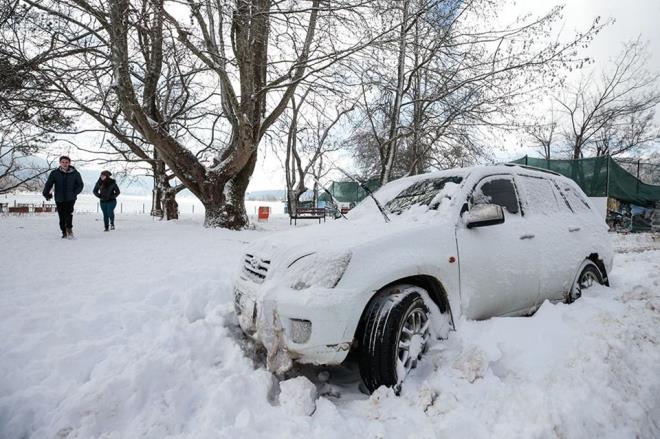 Yurt genelindeki kar ya, zmir'de de etkisini gsterdi.