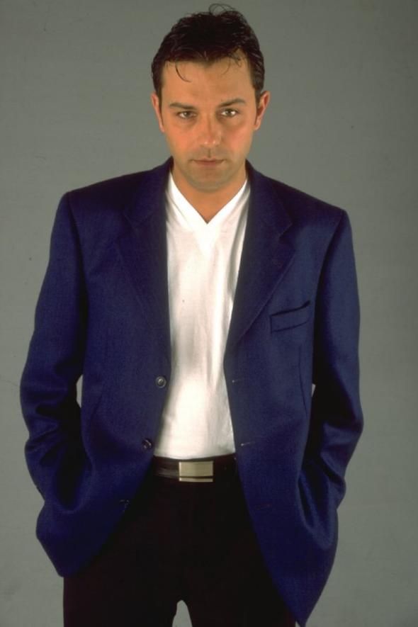 Canl� yay�nda evlilik teklifi<br>  Yal��n D�mer, 72 g�nd�r ayr� oldu�u sevgilisine canl� yay�nda evlenme teklifi etti. ‘Seni �ok seviyorum bir hatam varsa affet. Hi� kimseyi b�yle sevmedim benimle evlenir misin’ diyen D�mer, sevgilisinin 38 ya��nda oldu�unu s�yledi.