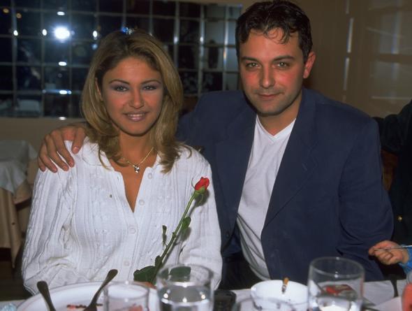 EVL�L���M 6 AYDA B�TT�  Sonra Fenerbah�e ma��na gittik Cumhurba�kan�m�zla, orada bana ‘G�rd�n m� dedi�im nas�l ��kt�’ dedi.    Benim k�sa evlili�imi saymazsak 4 kez evlendim. Ben hayat�m boyunca nafakaya �al��t�m. Yeni kurtuldum, bitti.