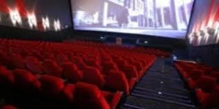 Reklam ve fragman s�relerine d�zenleme    De�erlendirme ve s�n�fland�rma y�k�ml�l���ne uyulmamas�, zorunlu tutulan i�aret ve ibarelerin de�erlendirme ve s�n�fland�rma sonras�nda her t�rl� tan�t�m ve g�sterim alan�nda ve ta��y�c� materyal �zerinde kullan�lmamas� veya yan�lt�c� �ekilde kullan�lmas� halinde, mahallin m�lki idare amiri taraf�ndan filmlerin g�sterim ve da��t�m� i�aret ve ibareler kullan�l�ncaya kadar durdurulacak ve ilgililer hakk�nda idari para cezalar� uygulanacak.    Sinema filmi �ncesinde g�sterilen reklamlar�n s�resi en fazla 10 dakika olacak. Fragman g�sterim s�resi en az 3, en fazla 5 dakika olacak.    Kamu spotlar� ve sosyal sorumluluk projelerine ili�kin g�sterimler, bu s�relere dahil edilemeyecek. Sinema filmi g�sterim aras� 15 dakikay� a�amayacak.